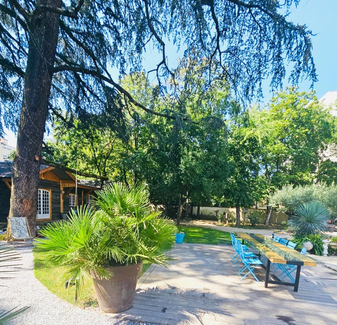 Chateau Grandclement Lyon Villeurbanne Niveau Rdc - Tresor Cache En Ville Avec Vue Piscine Et Parc Kültér fotó