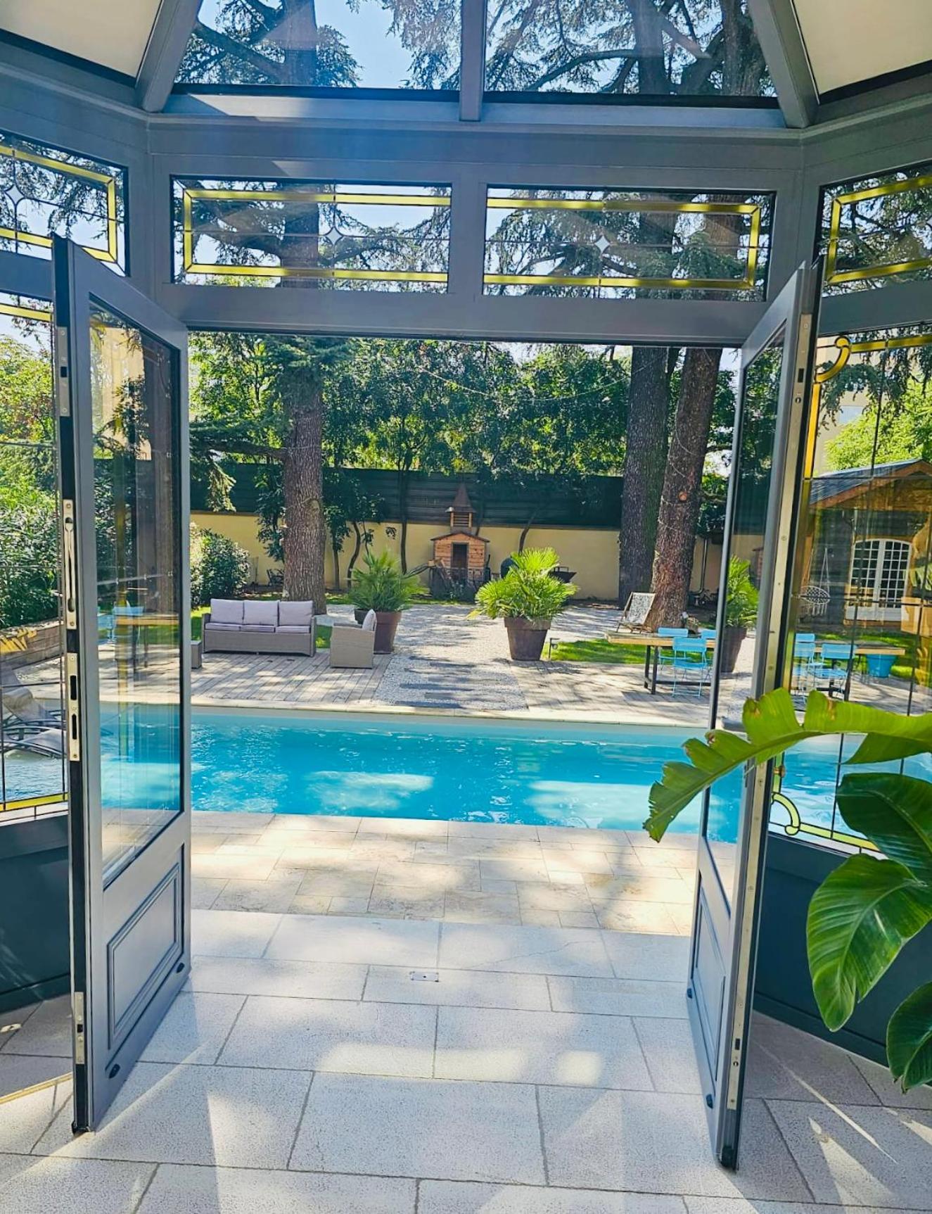 Chateau Grandclement Lyon Villeurbanne Niveau Rdc - Tresor Cache En Ville Avec Vue Piscine Et Parc Kültér fotó