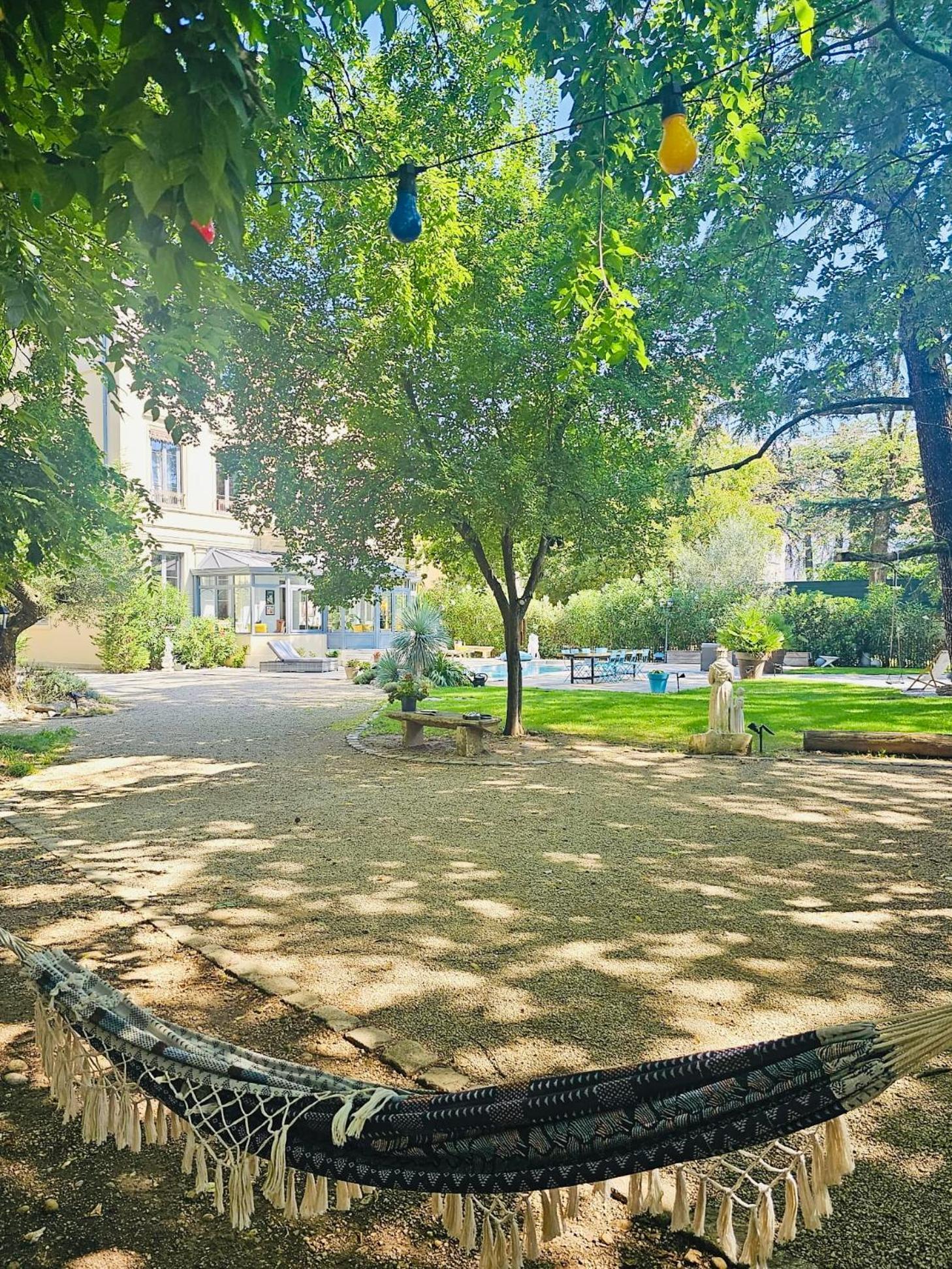 Chateau Grandclement Lyon Villeurbanne Niveau Rdc - Tresor Cache En Ville Avec Vue Piscine Et Parc Kültér fotó
