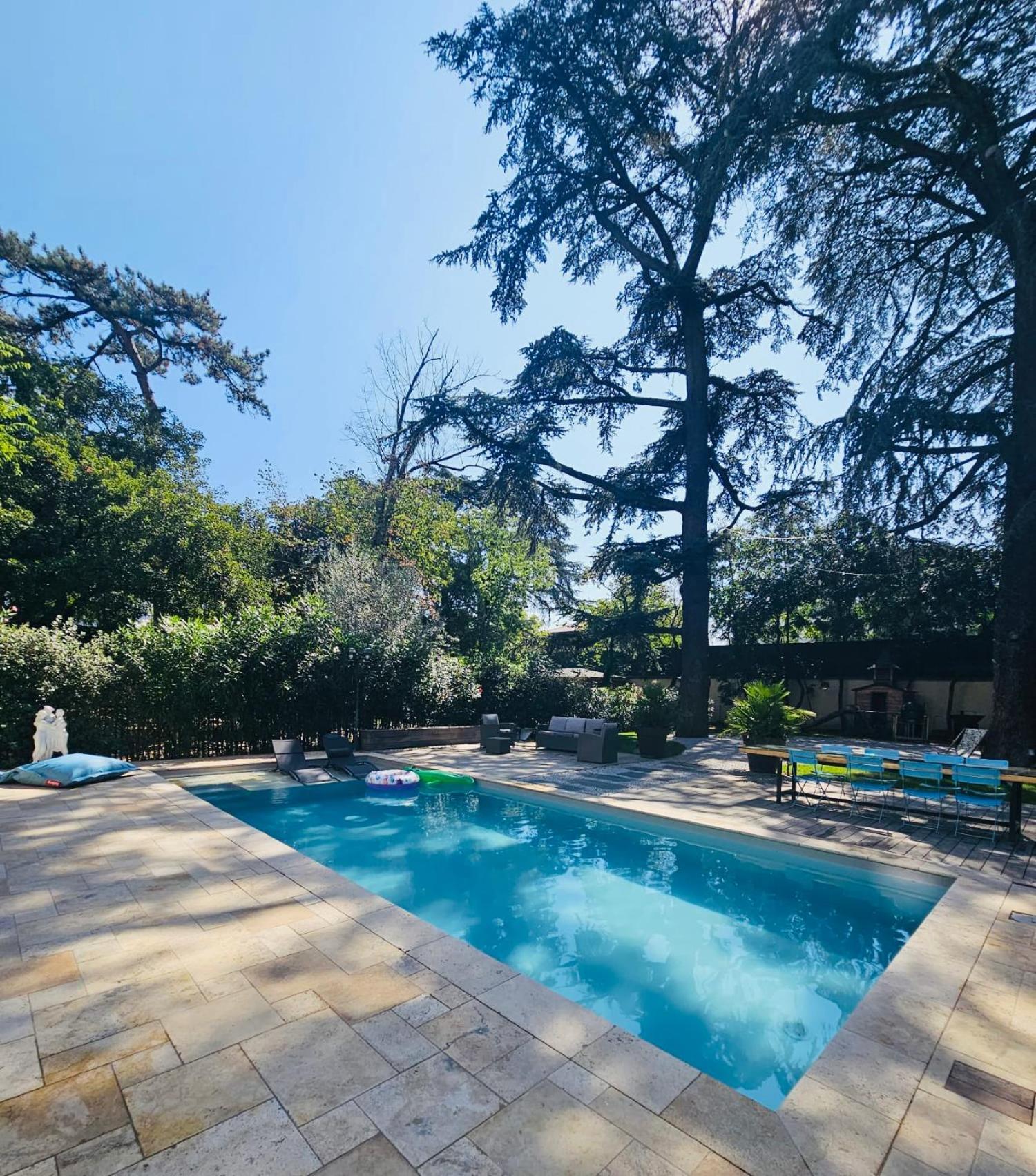 Chateau Grandclement Lyon Villeurbanne Niveau Rdc - Tresor Cache En Ville Avec Vue Piscine Et Parc Kültér fotó